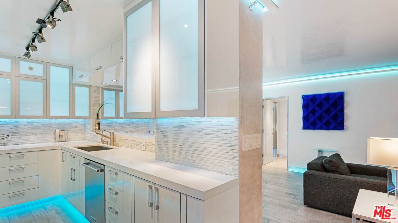 201 OCEAN AVE Unit: 403P