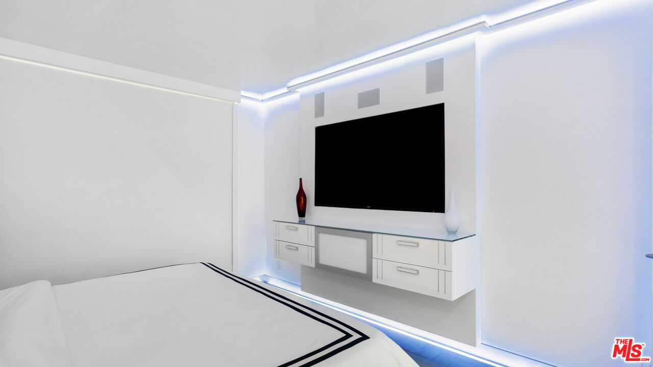 201 OCEAN AVE Unit: 403P