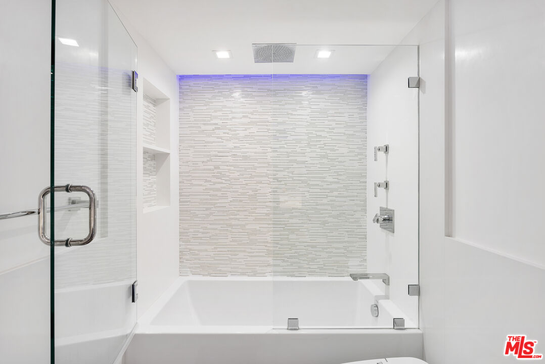 201 OCEAN AVE Unit: 403P