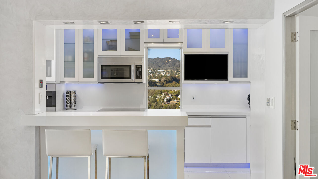 201 OCEAN AVE Unit: 1504B