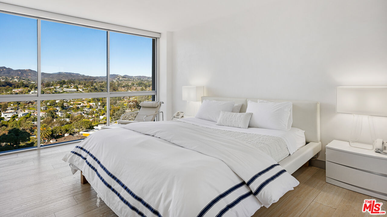 201 OCEAN AVE Unit: 1504B