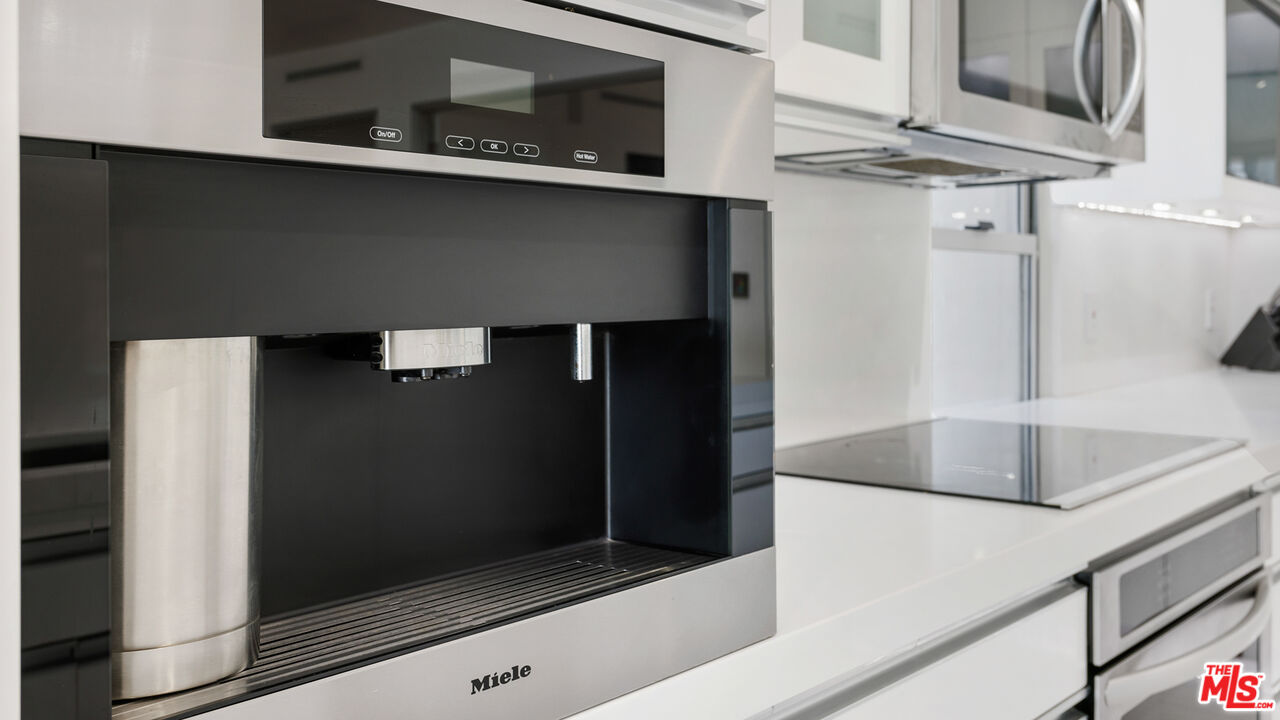 201 OCEAN AVE Unit: 1504B