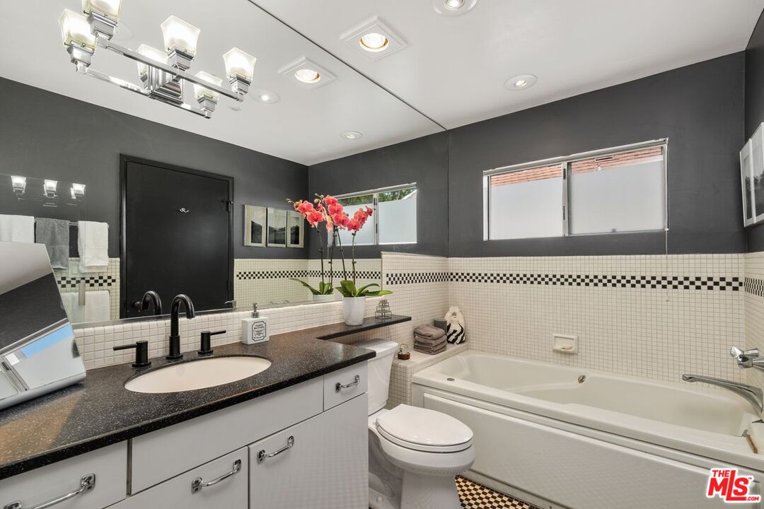 9041 Keith Ave Unit: 2