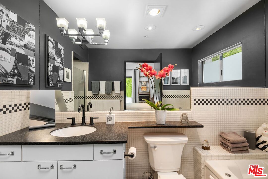 9041 Keith Ave Unit: 2