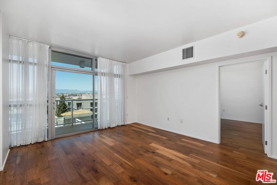 13700 Marina Pointe Dr Unit: 707