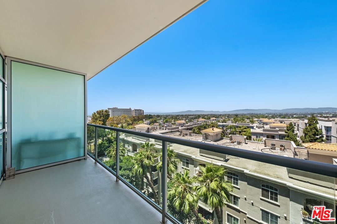 13700 Marina Pointe Dr Unit: 707