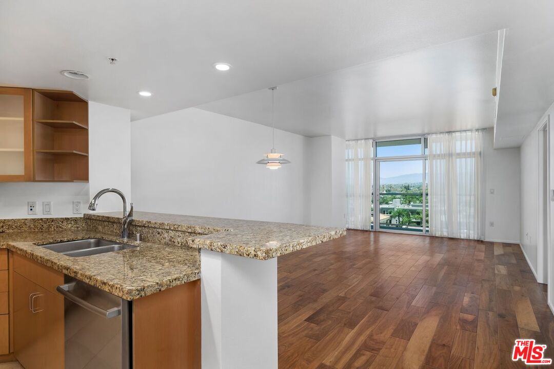 13700 Marina Pointe Dr Unit: 707