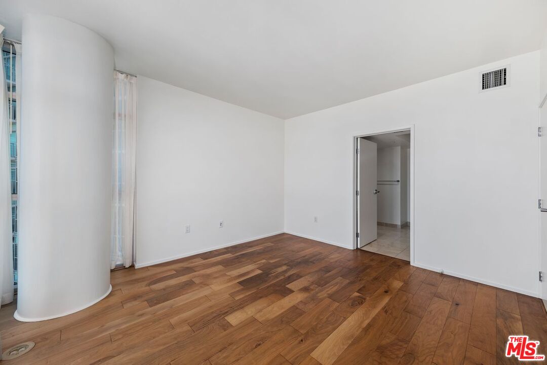 13700 Marina Pointe Dr Unit: 707