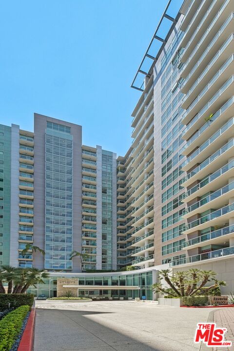 13700 Marina Pointe Dr Unit: 707