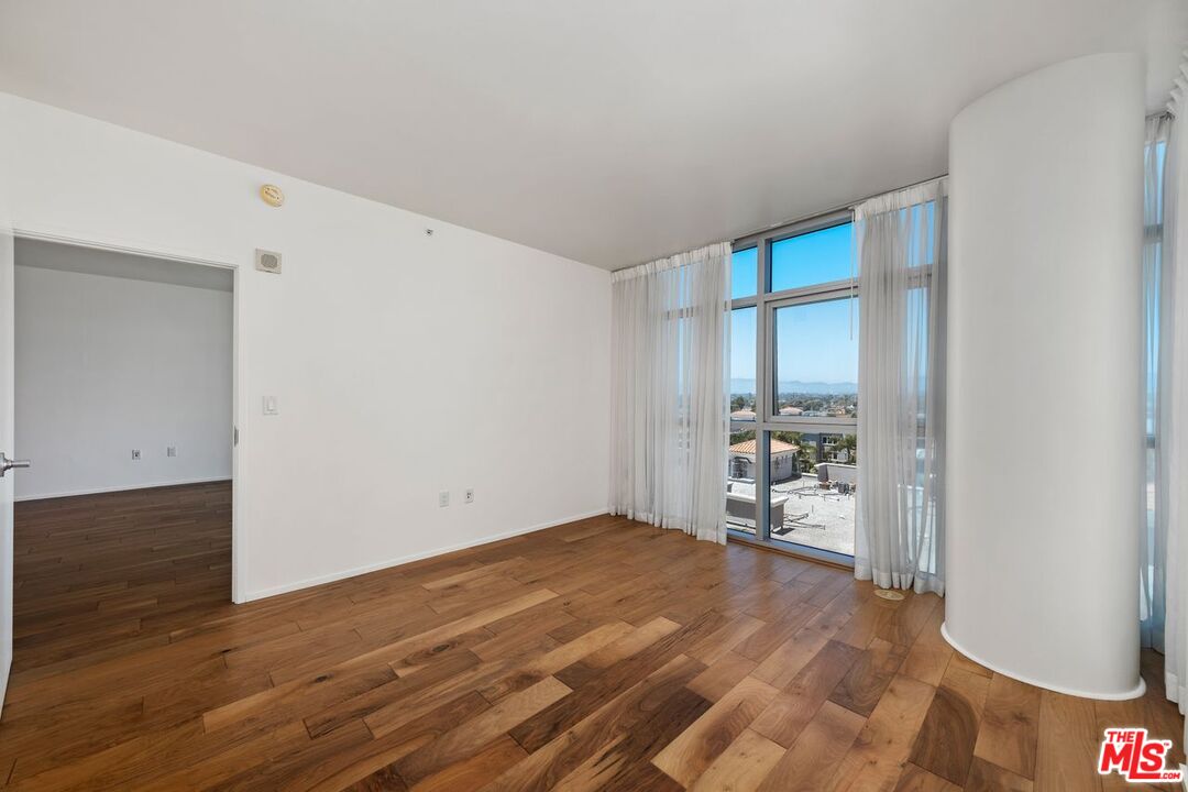 13700 Marina Pointe Dr Unit: 707