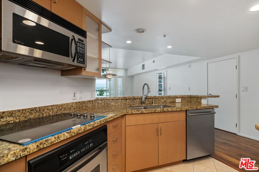 13700 Marina Pointe Dr Unit: 707