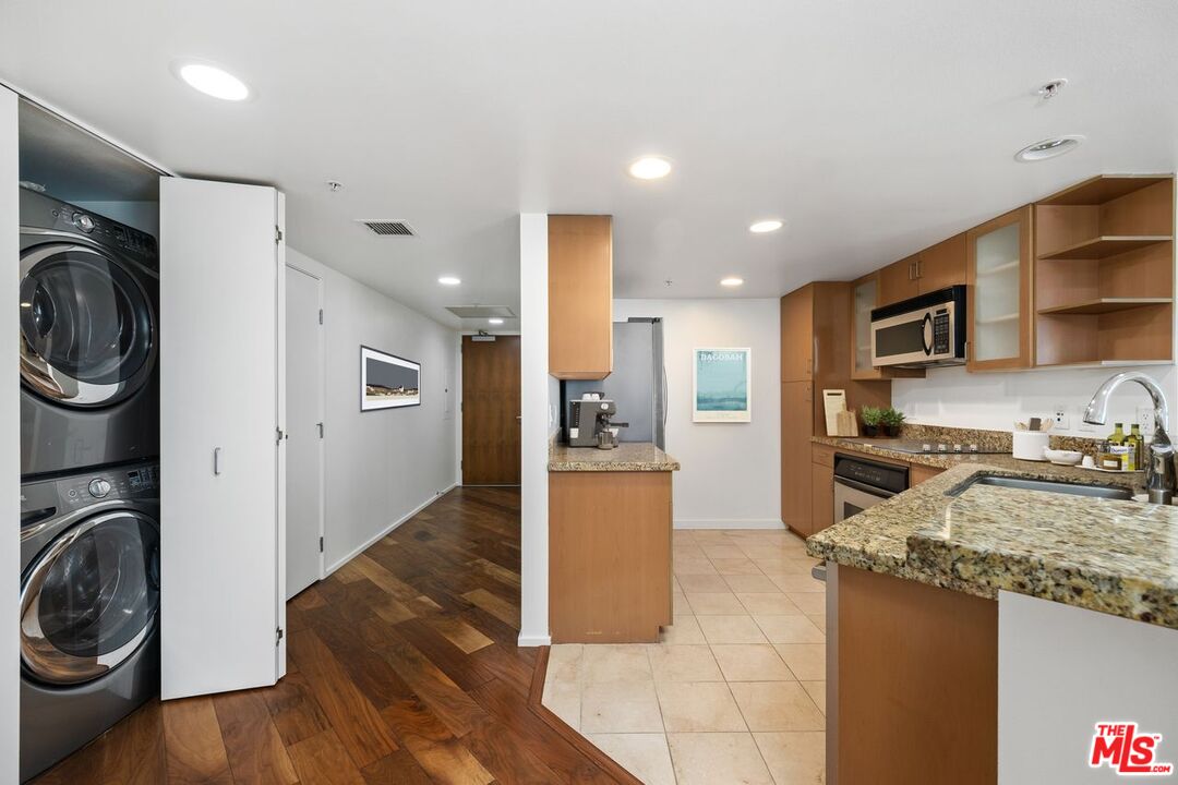 13700 Marina Pointe Dr Unit: 707