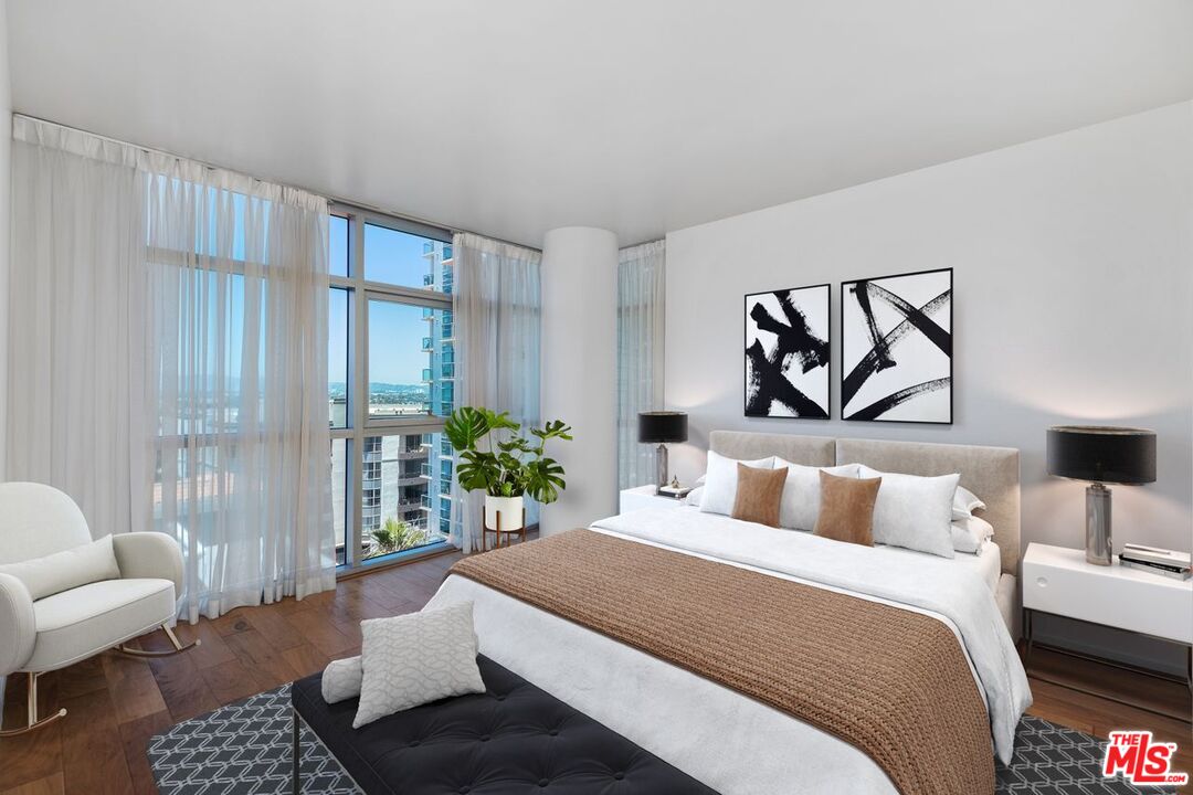 13700 Marina Pointe Dr Unit: 707