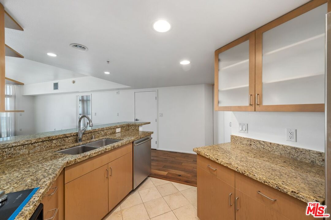 13700 Marina Pointe Dr Unit: 707