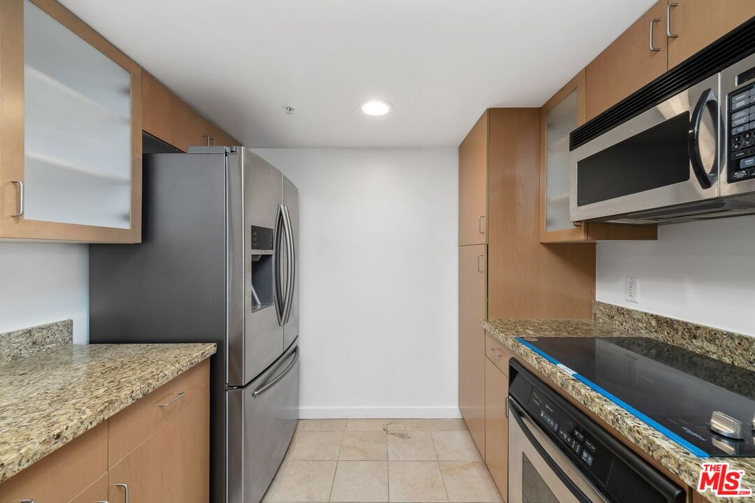 13700 Marina Pointe Dr Unit: 707