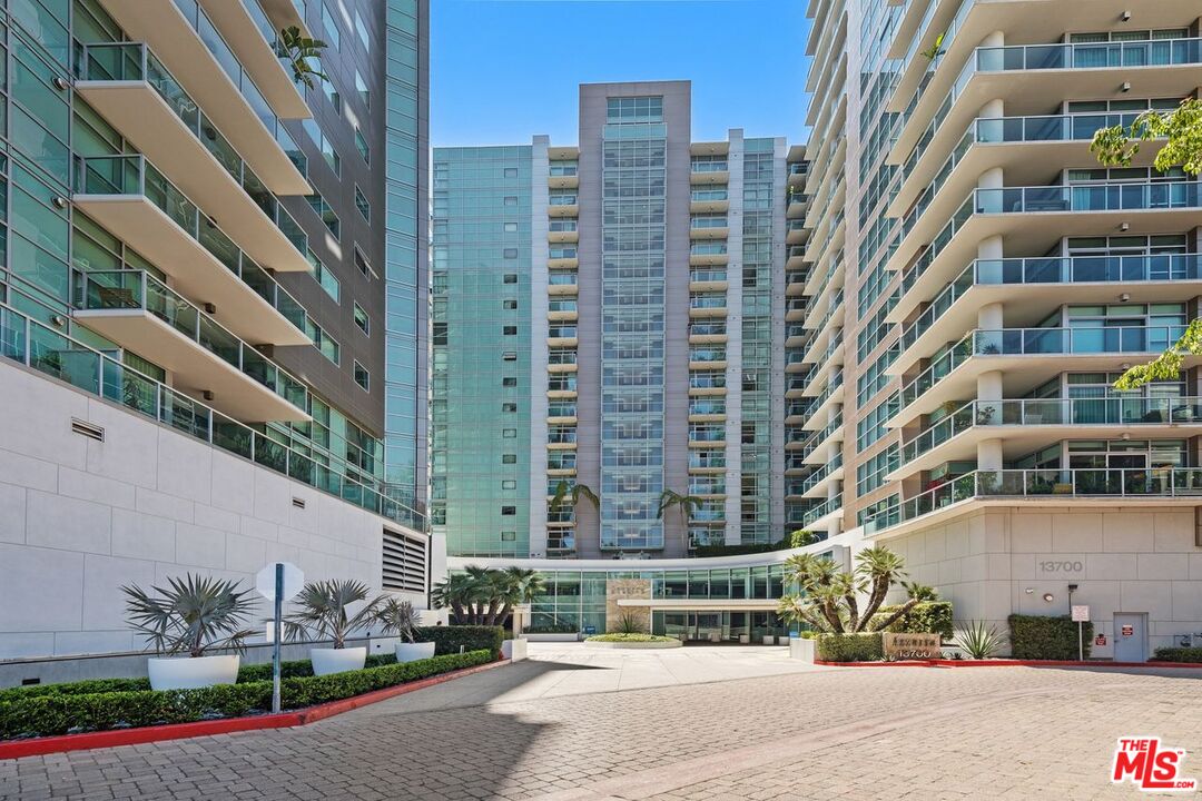 13700 Marina Pointe Dr Unit: 707