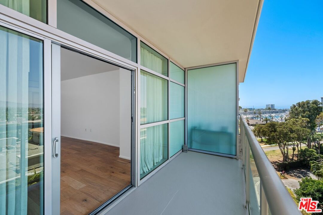 13700 Marina Pointe Dr Unit: 707