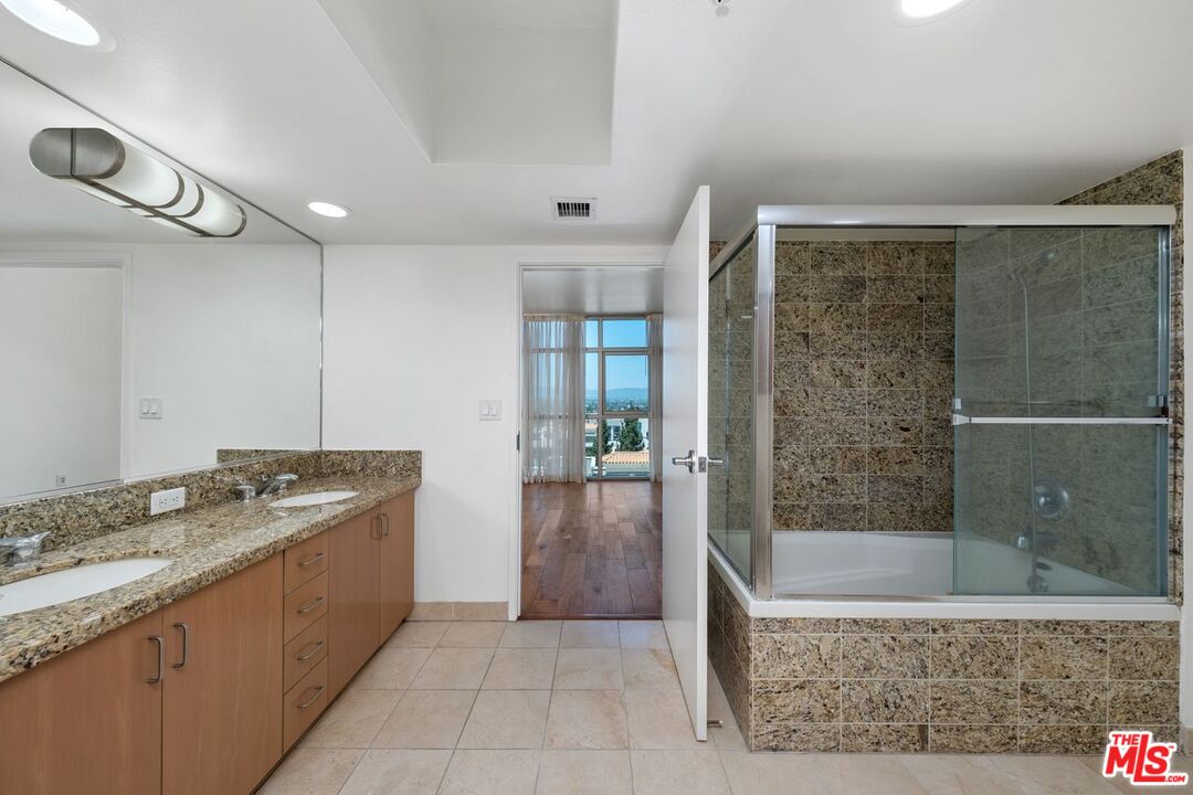 13700 Marina Pointe Dr Unit: 707