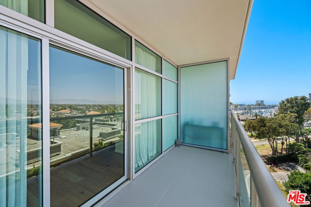 13700 Marina Pointe Dr Unit: 707