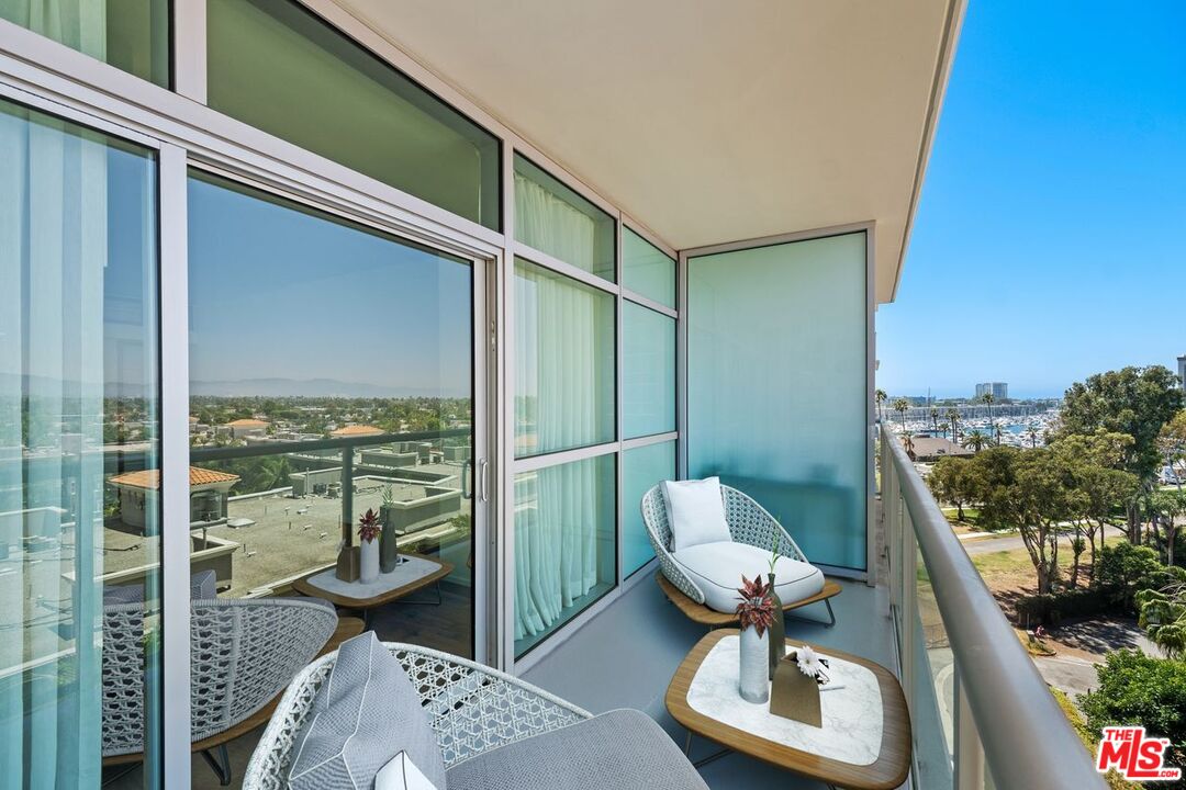 13700 Marina Pointe Dr Unit: 707