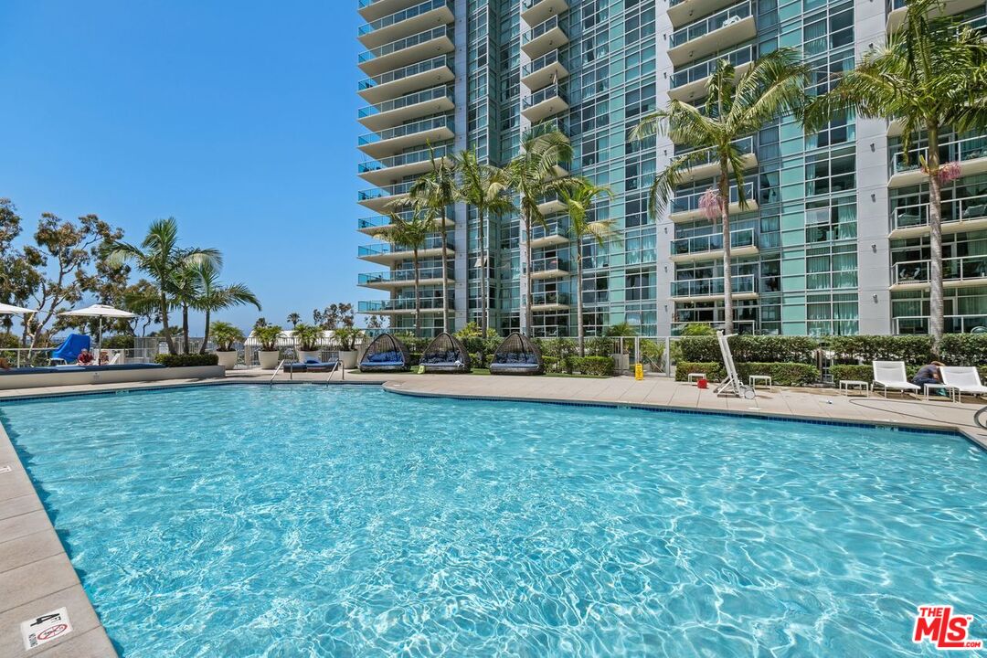 13700 Marina Pointe Dr Unit: 707