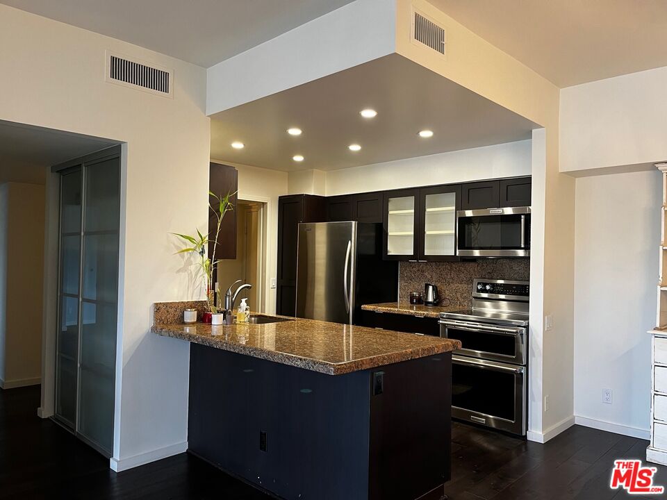 7135 Hollywood Blvd Unit: 504