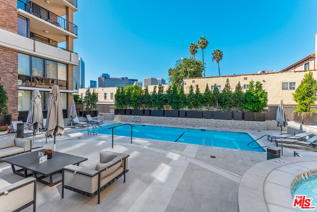 211 S Spalding Dr Unit: N404