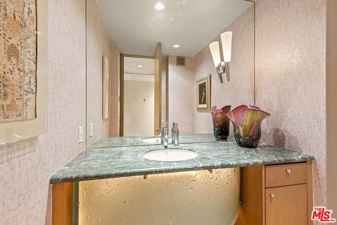 211 S Spalding Dr Unit: N404