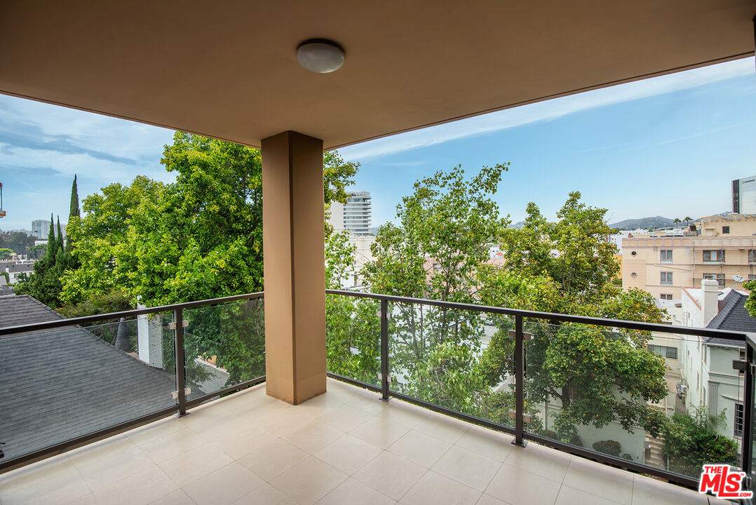 211 S Spalding Dr Unit: N404