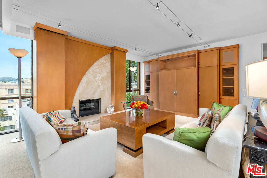 211 S Spalding Dr Unit: N404