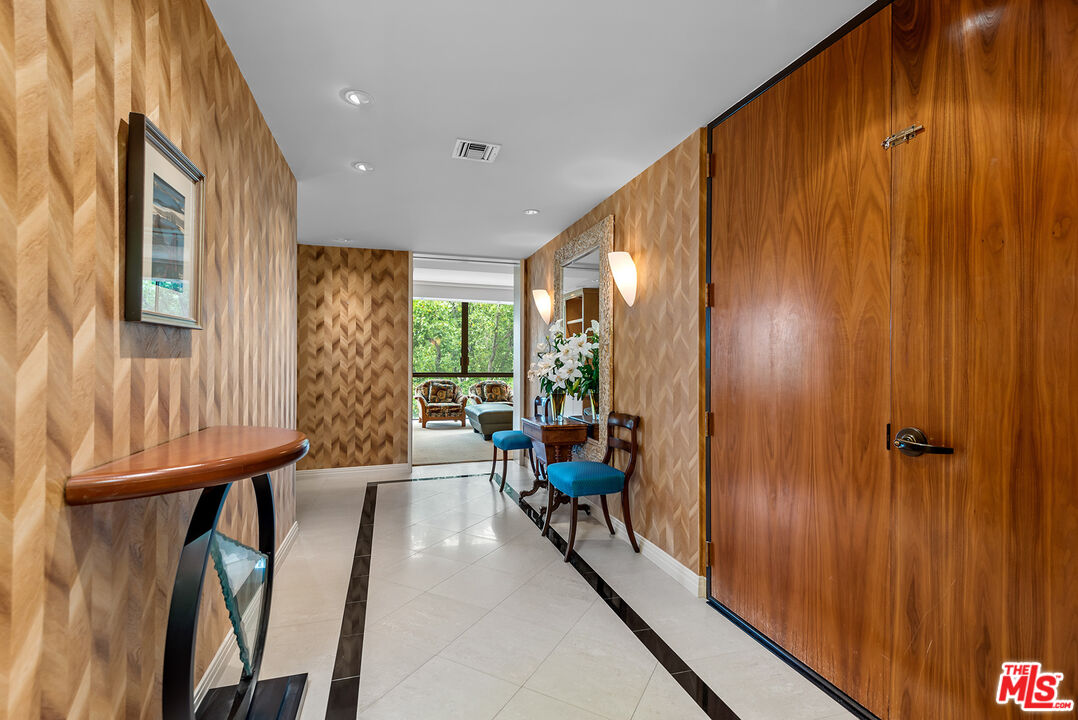 211 S Spalding Dr Unit: N404