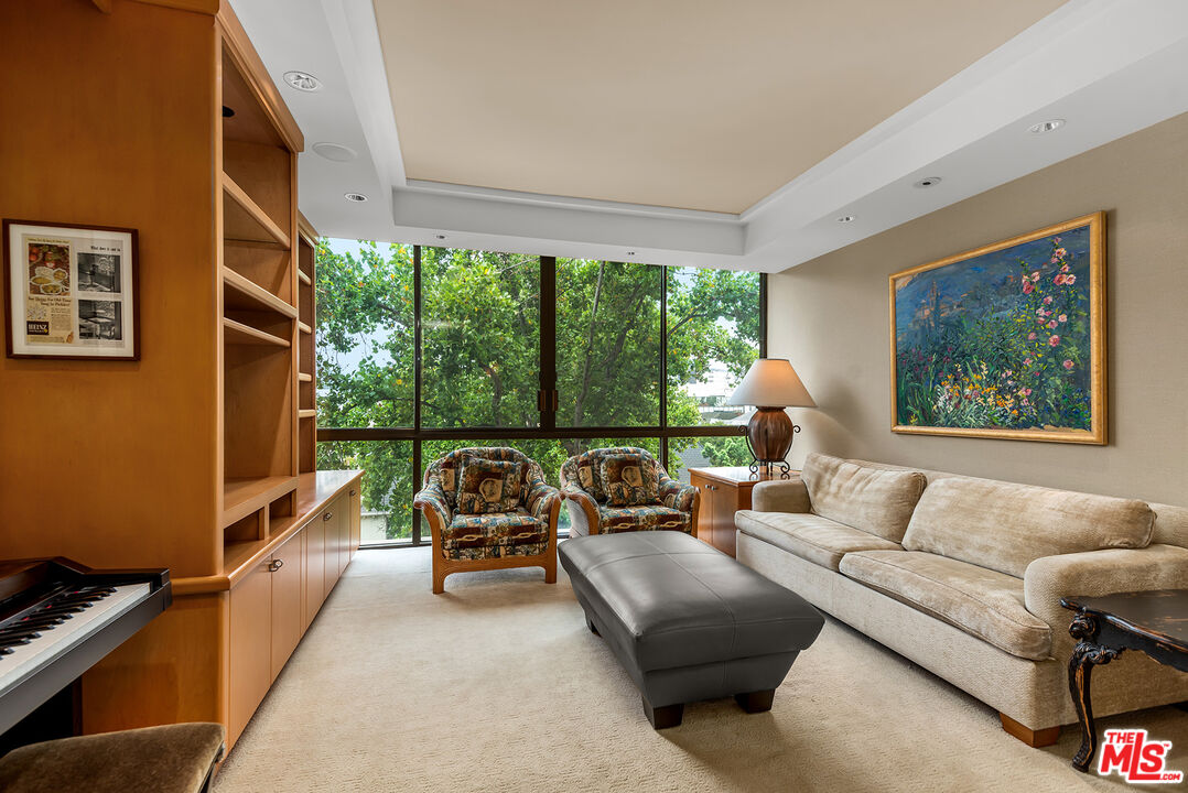 211 S Spalding Dr Unit: N404