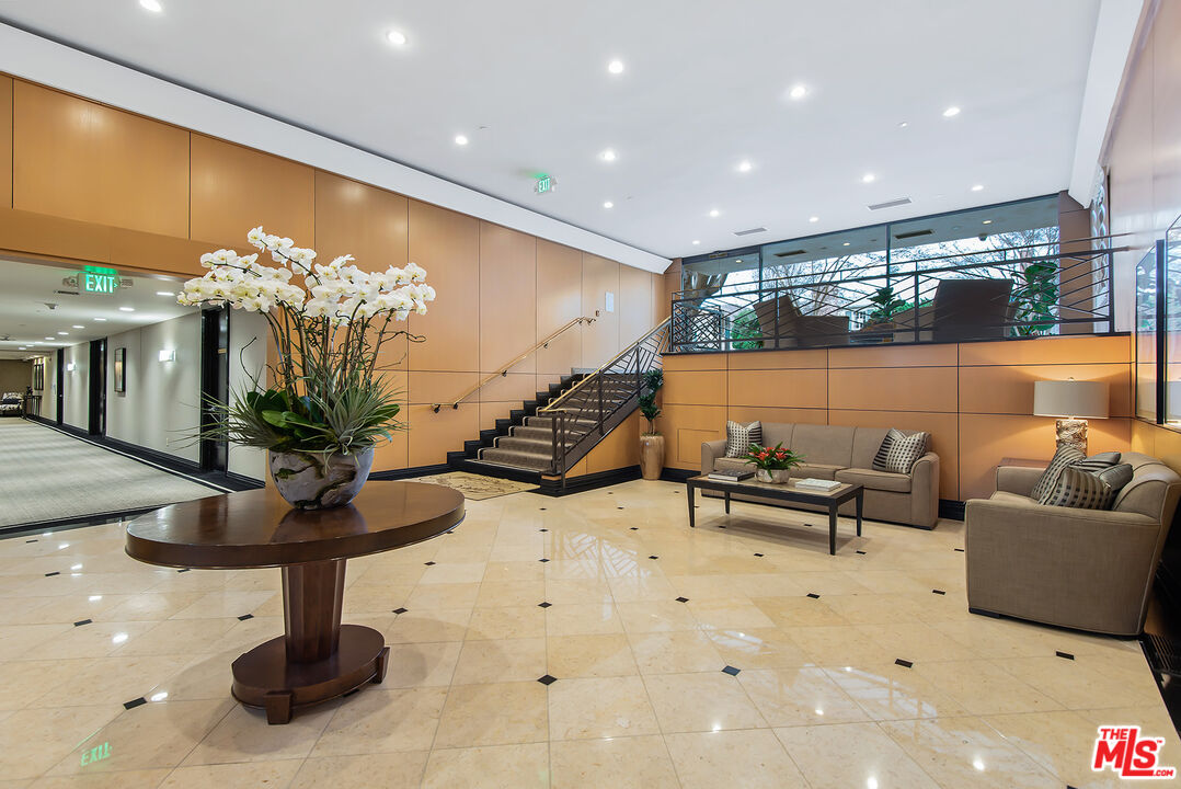 211 S Spalding Dr Unit: N404