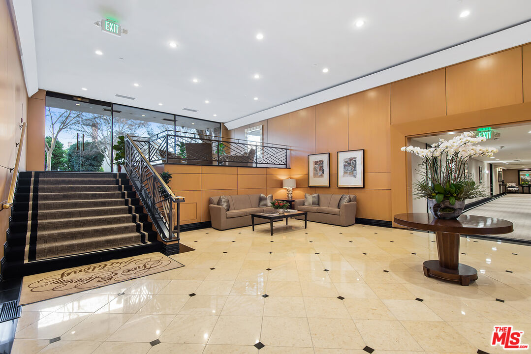 211 S Spalding Dr Unit: N404