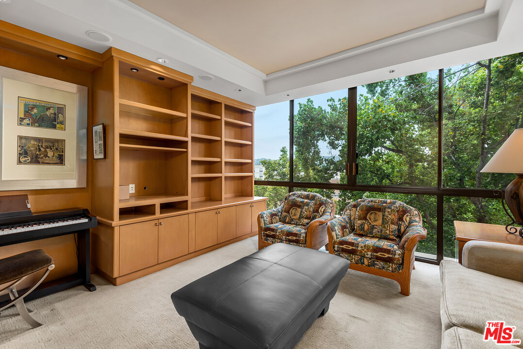 211 S Spalding Dr Unit: N404