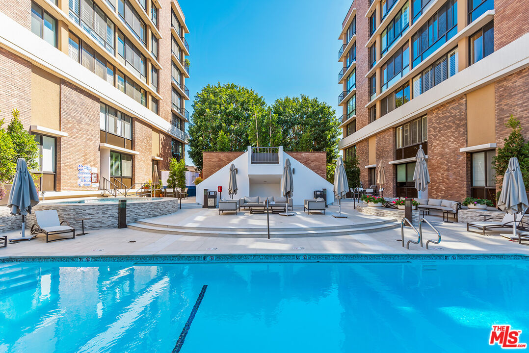 211 S Spalding Dr Unit: N404