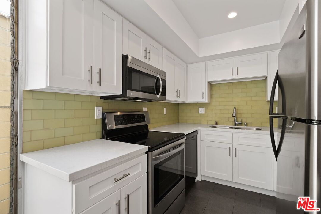 10633 Kinnard Ave Unit: 7