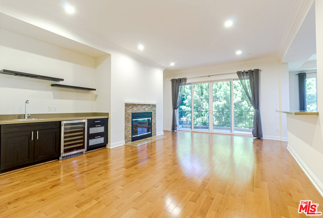 4848 Wilshire Blvd Unit: 202