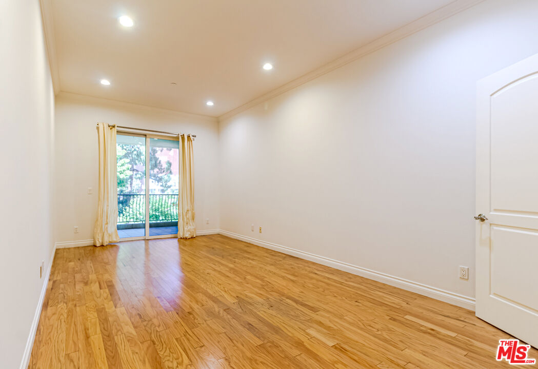 4848 Wilshire Blvd Unit: 202