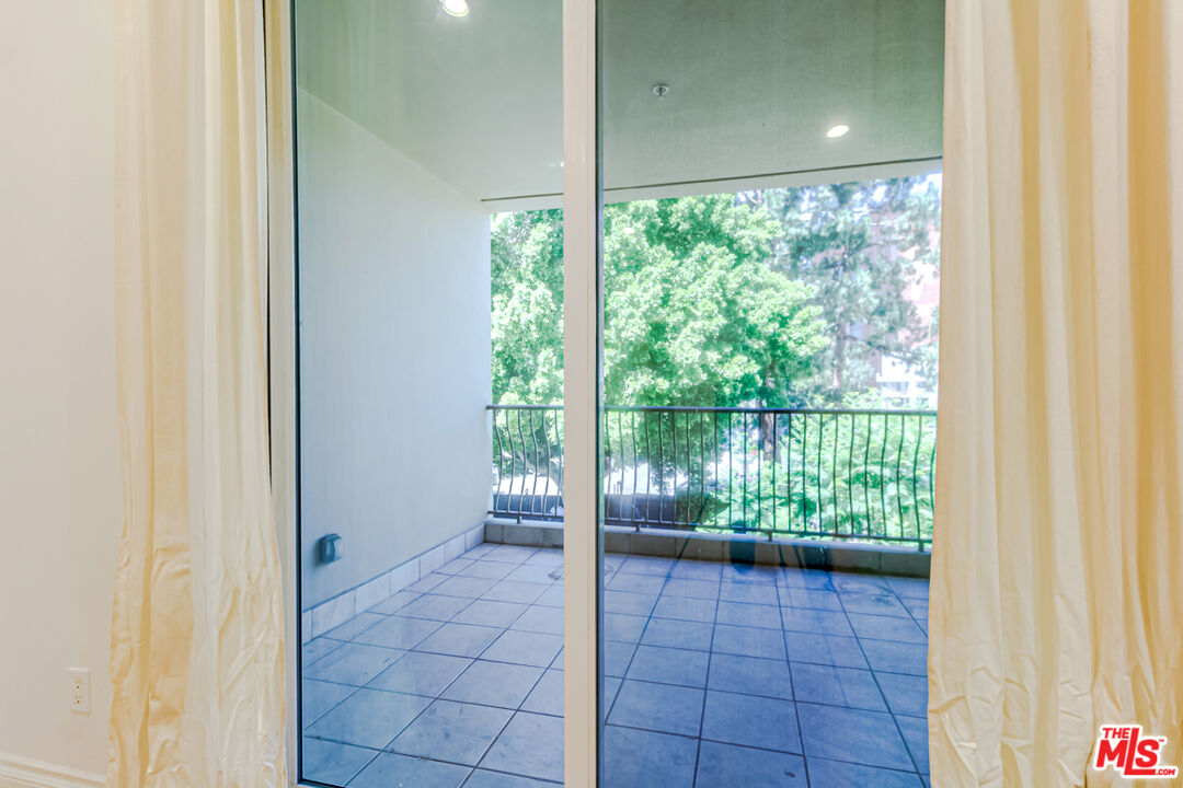 4848 Wilshire Blvd Unit: 202