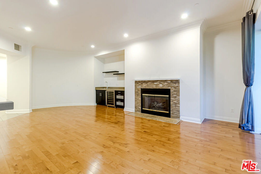 4848 Wilshire Blvd Unit: 202