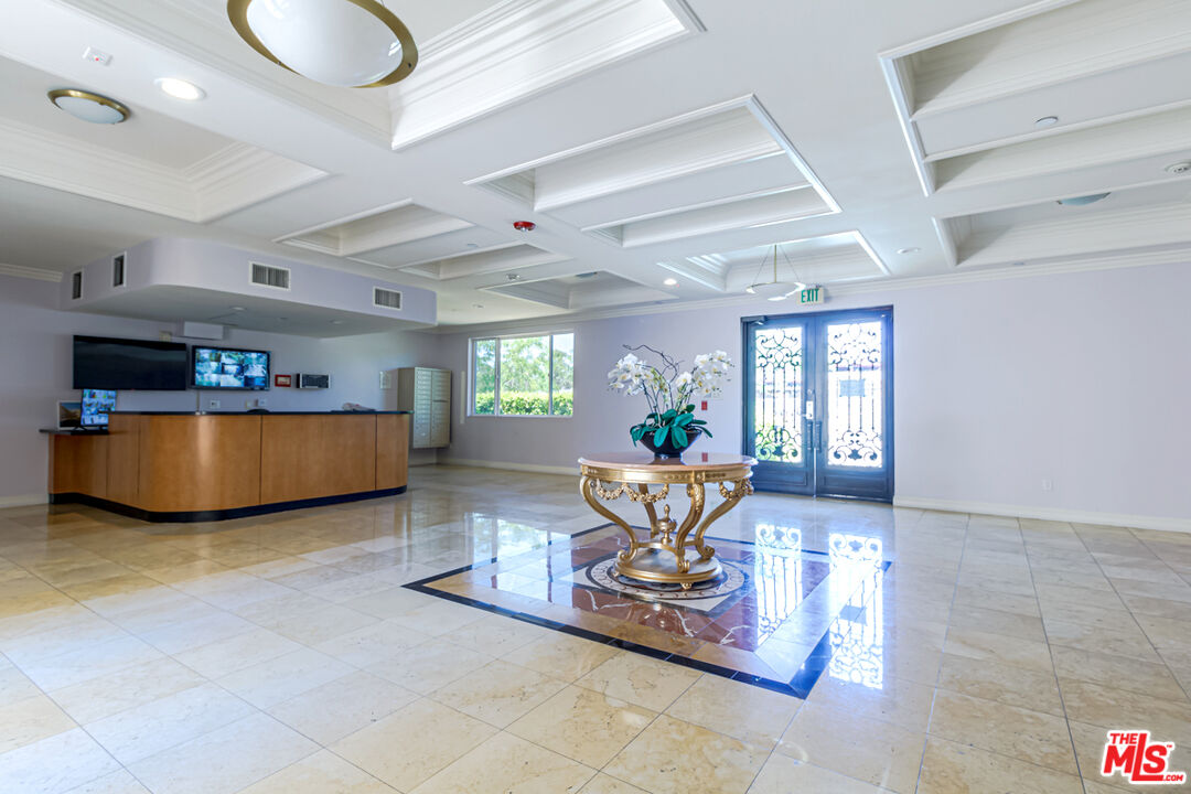 4848 Wilshire Blvd Unit: 202