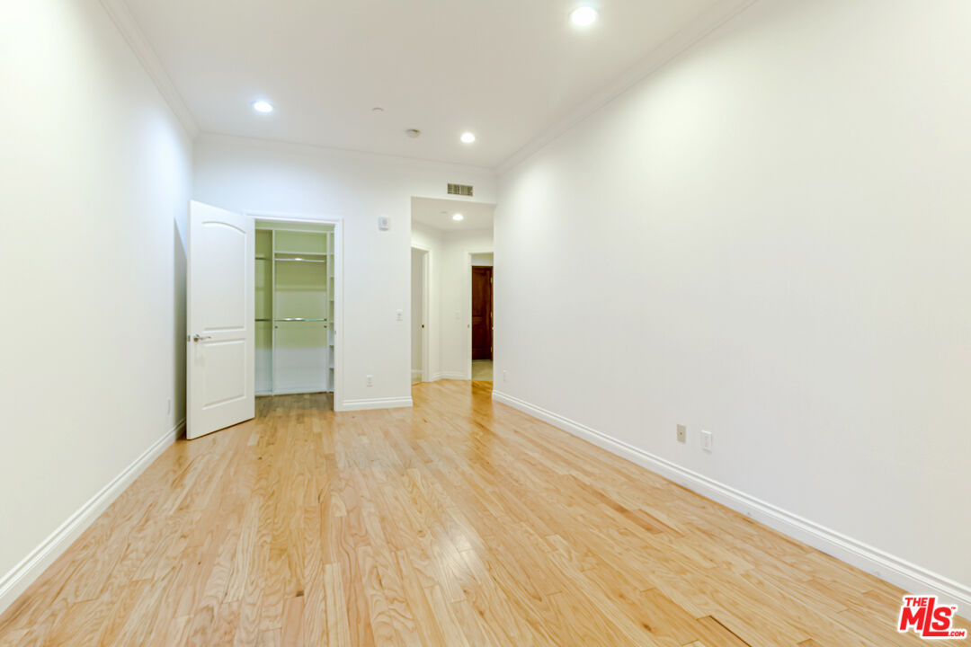 4848 Wilshire Blvd Unit: 202