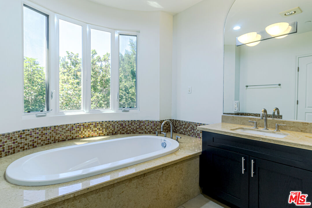 4848 Wilshire Blvd Unit: 202