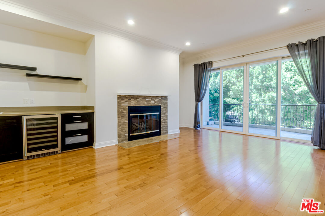 4848 Wilshire Blvd Unit: 202