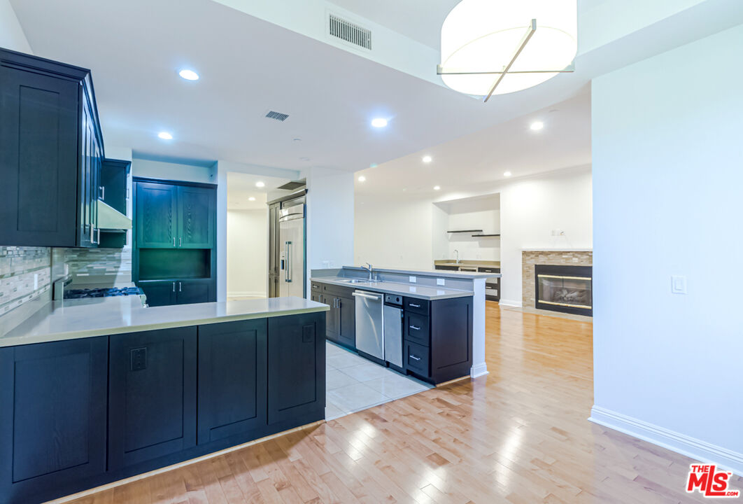 4848 Wilshire Blvd Unit: 202