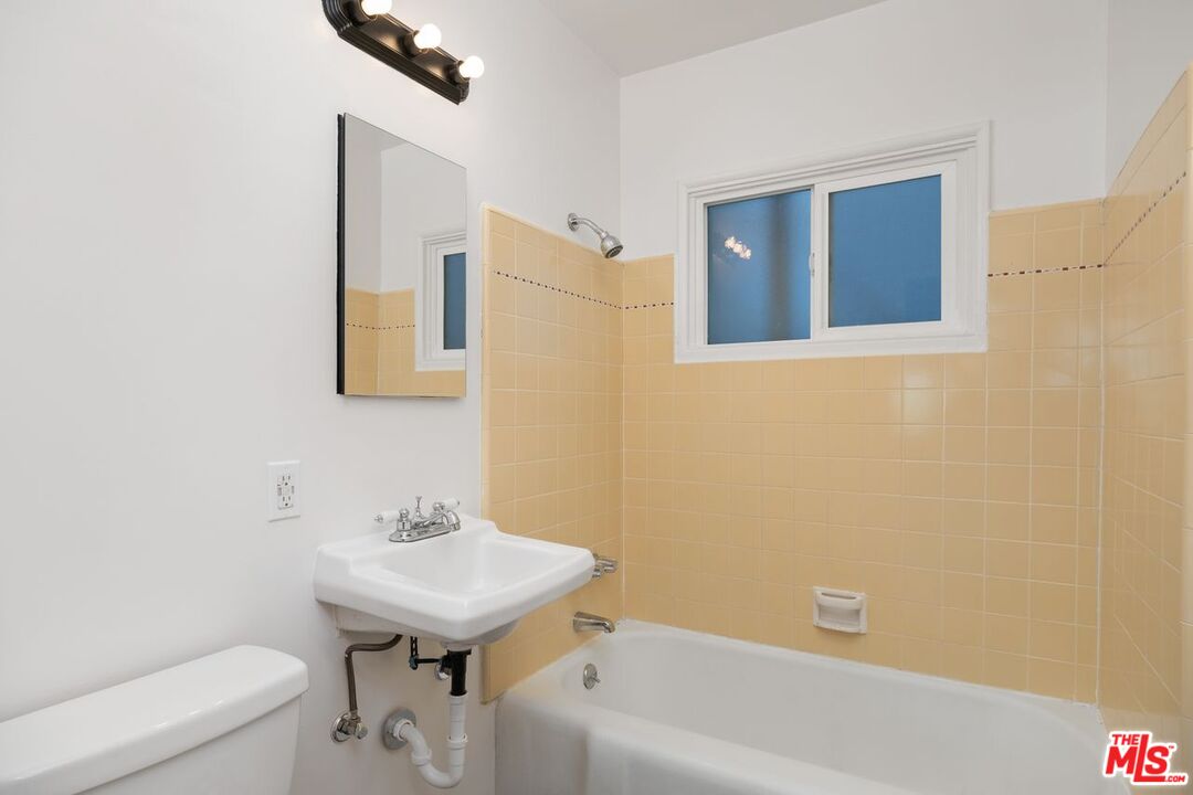 412 W Windsor Rd Unit: Unit B