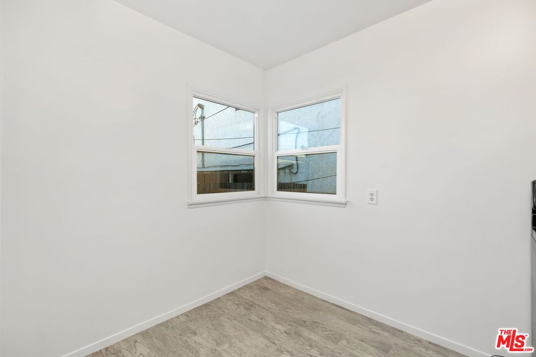 412 W Windsor Rd Unit: Unit B