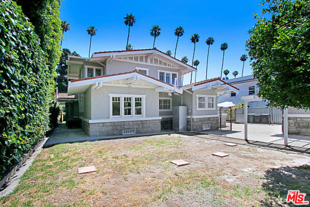 1735 Taft Ave