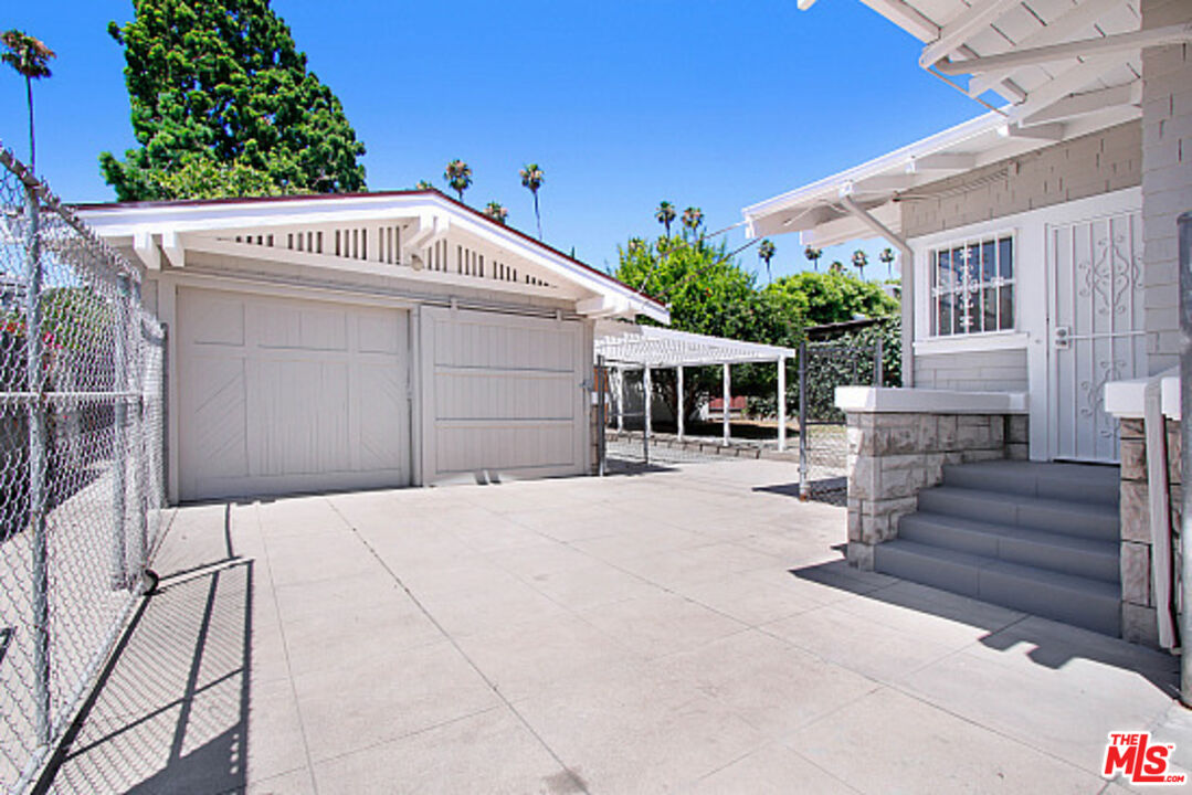 1735 Taft Ave